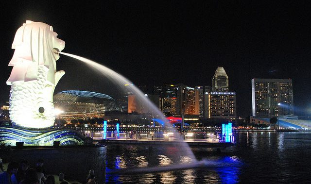 merlion park in singapore is must place to visit