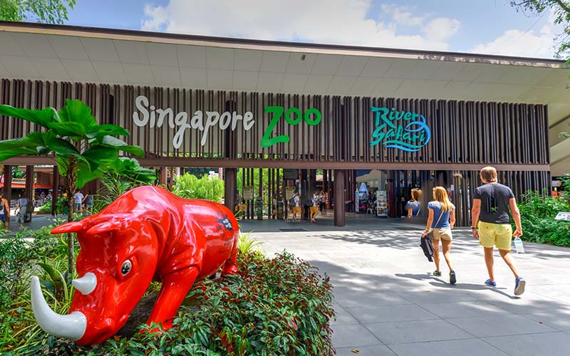 Visitors entering in singapore zoo